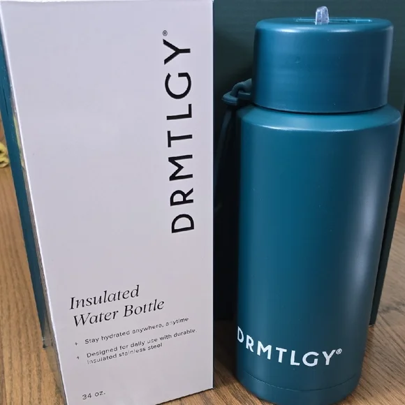 DRMTLGY Skincare Set - Blue and White - Picture 8 of 8